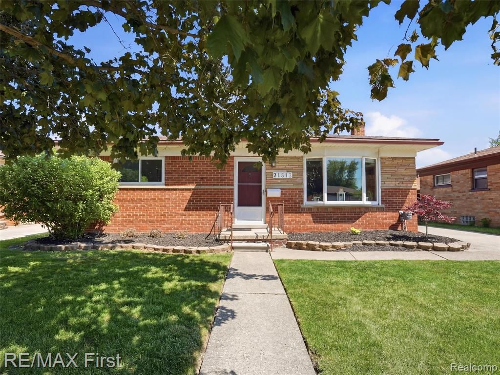 21213 Centennial Street, Saint Clair Shores, MI 48081
