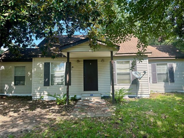 1505 S Houston Avenue, Livingston, TX 77351