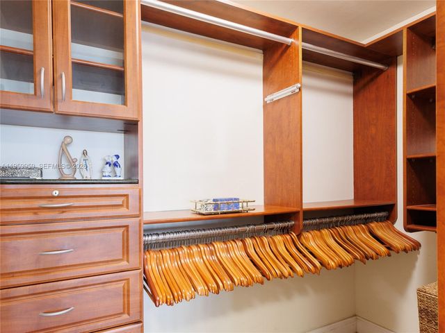 550 Ocean Dr 8B, Key Biscayne, FL 33149