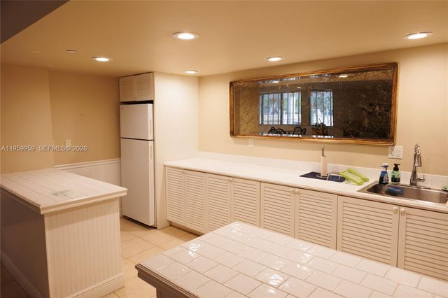 550 Ocean Dr 8B, Key Biscayne, FL 33149