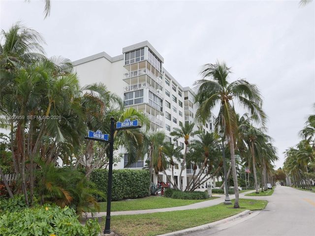 550 Ocean Dr 8B, Key Biscayne, FL 33149