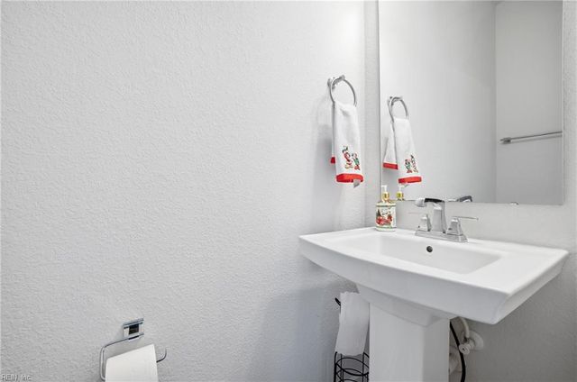 906 Capstan WAY, Chesapeake, VA 23323