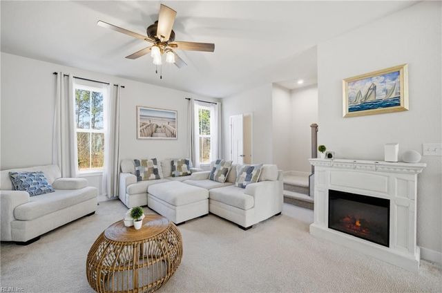 906 Capstan WAY, Chesapeake, VA 23323