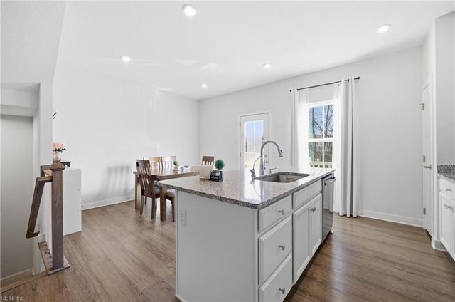 906 Capstan WAY, Chesapeake, VA 23323