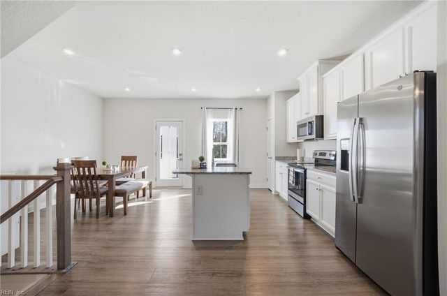 906 Capstan WAY, Chesapeake, VA 23323