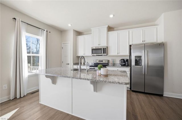 906 Capstan WAY, Chesapeake, VA 23323