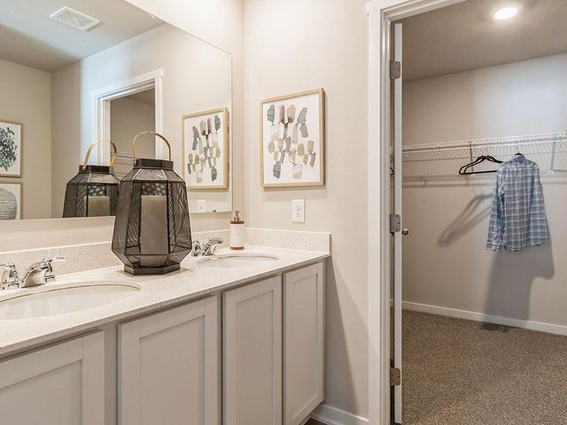 2045 Aquarius Drive, Shakopee, MN 55379