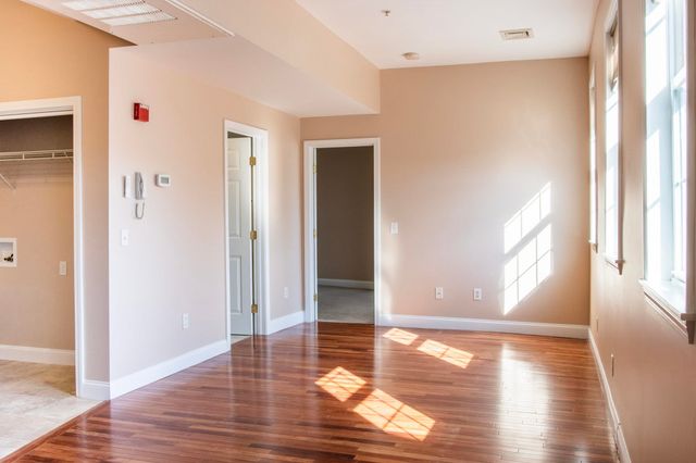 282 Central Ave Apt 5, Dover, NH 03820