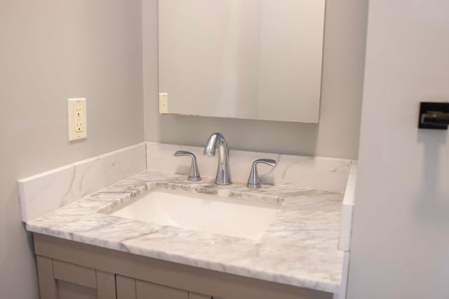282 Central Ave Apt 5, Dover, NH 03820