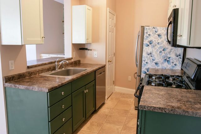 282 Central Ave Apt 5, Dover, NH 03820