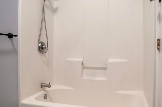 282 Central Ave Apt 5, Dover, NH 03820