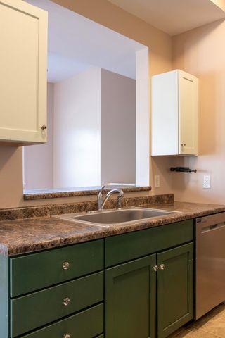 282 Central Ave Apt 5, Dover, NH 03820