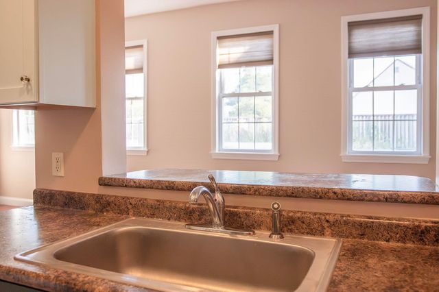 282 Central Ave Apt 5, Dover, NH 03820
