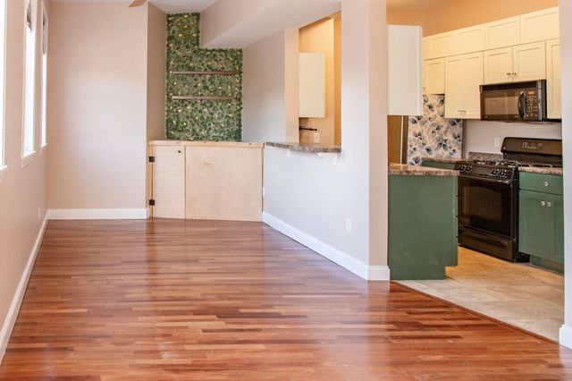 282 Central Ave Apt 5, Dover, NH 03820