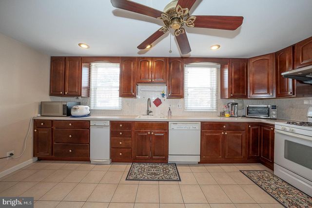 8910 SYLVIA LN, Philadelphia, PA 19115