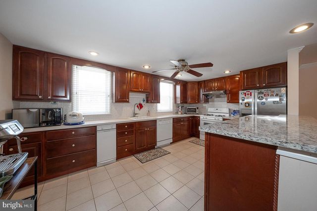 8910 SYLVIA LN, Philadelphia, PA 19115
