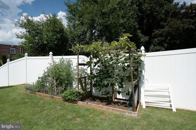 8910 SYLVIA LN, Philadelphia, PA 19115