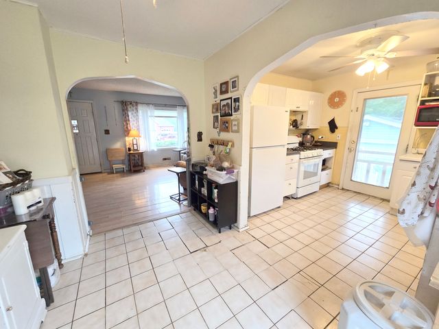 23W563 Woodworth Place, Roselle, IL 60172
