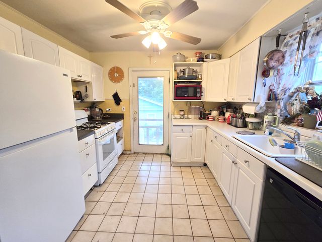 23W563 Woodworth Place, Roselle, IL 60172