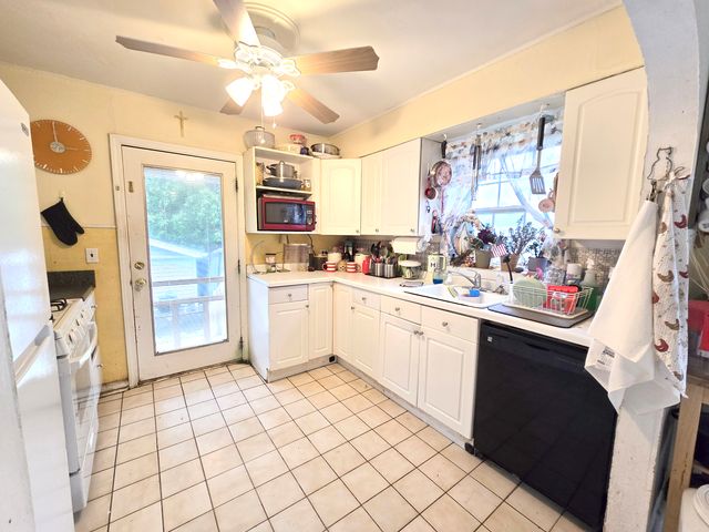 23W563 Woodworth Place, Roselle, IL 60172