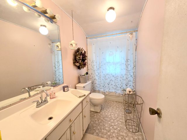 23W563 Woodworth Place, Roselle, IL 60172