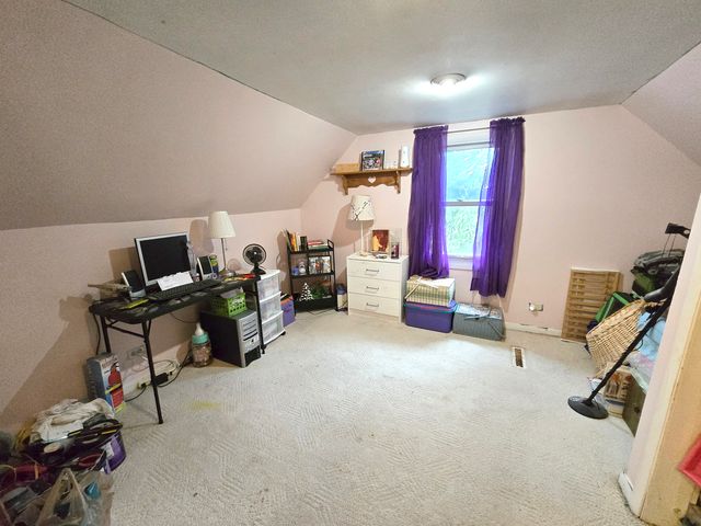 23W563 Woodworth Place, Roselle, IL 60172