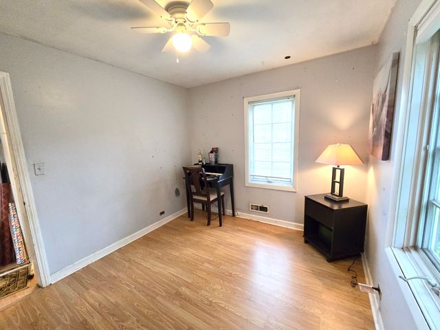 23W563 Woodworth Place, Roselle, IL 60172