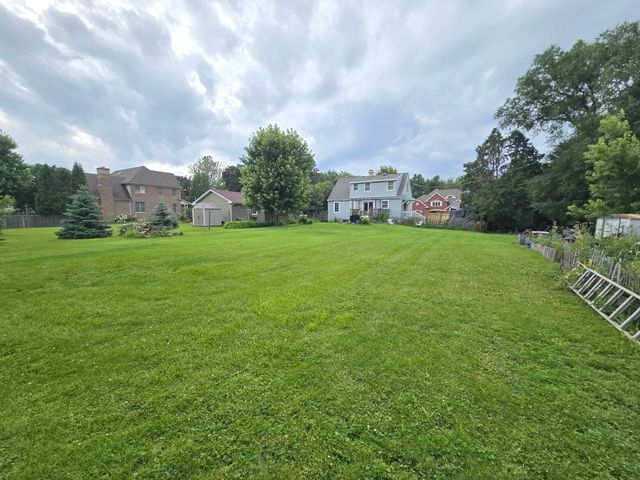 23W563 Woodworth Place, Roselle, IL 60172
