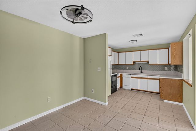 728 Beverage Hill Avenue 17, Pawtucket, RI 02861