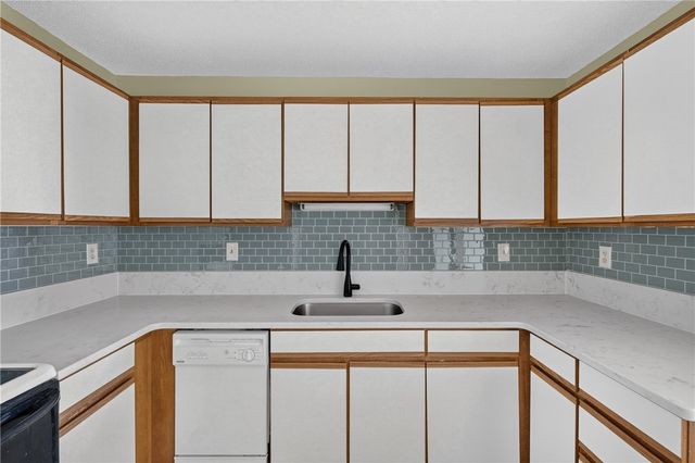 728 Beverage Hill Avenue 17, Pawtucket, RI 02861