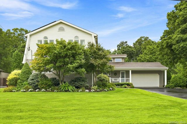 16 Brittany Court, Northport, NY 11768