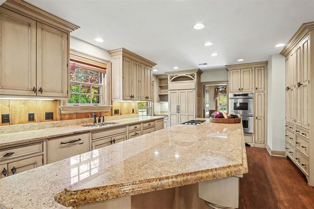 2203 Sheffield Drive, Kalamazoo, MI 49008