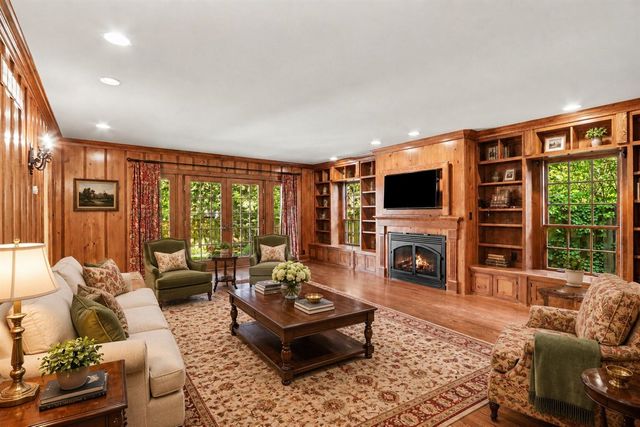 2203 Sheffield Drive, Kalamazoo, MI 49008