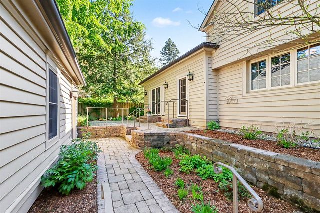2203 Sheffield Drive, Kalamazoo, MI 49008