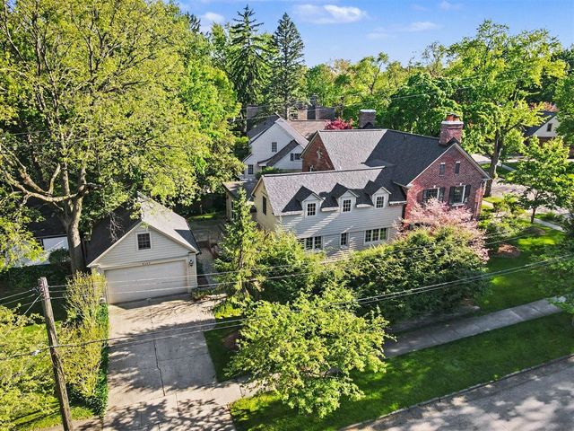 2203 Sheffield Drive, Kalamazoo, MI 49008