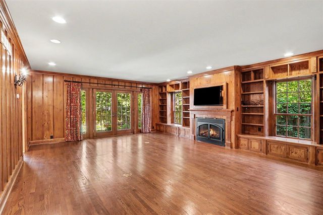 2203 Sheffield Drive, Kalamazoo, MI 49008