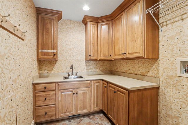 2203 Sheffield Drive, Kalamazoo, MI 49008