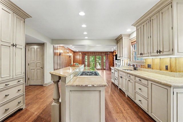 2203 Sheffield Drive, Kalamazoo, MI 49008