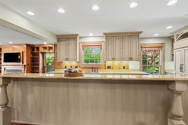 2203 Sheffield Drive, Kalamazoo, MI 49008