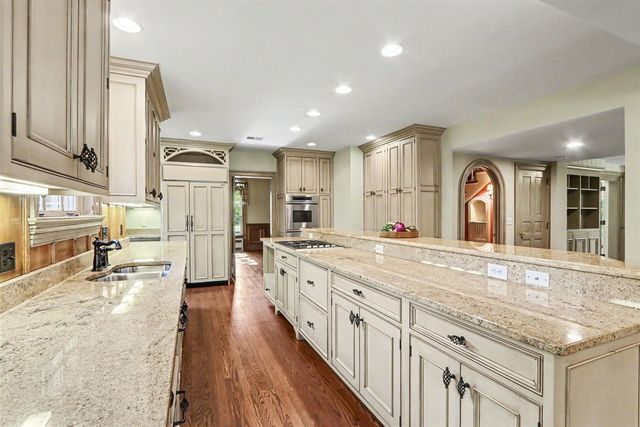 2203 Sheffield Drive, Kalamazoo, MI 49008