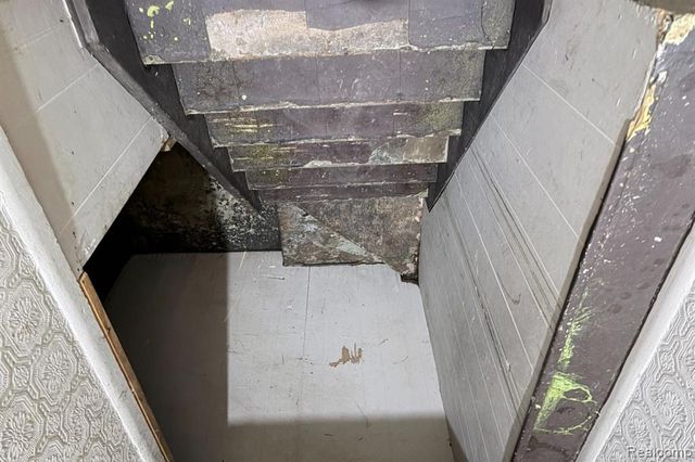 9377 Bessemore Street, Detroit, MI 48213