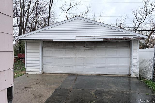 9377 Bessemore Street, Detroit, MI 48213