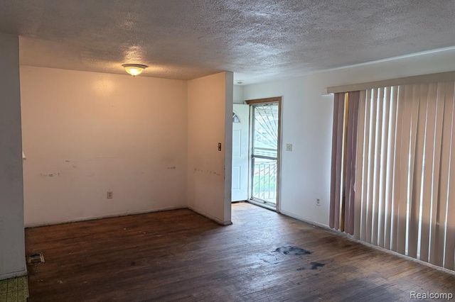 9377 Bessemore Street, Detroit, MI 48213