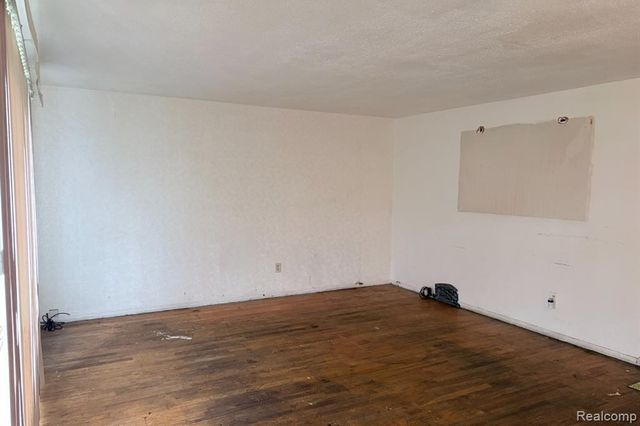 9377 Bessemore Street, Detroit, MI 48213