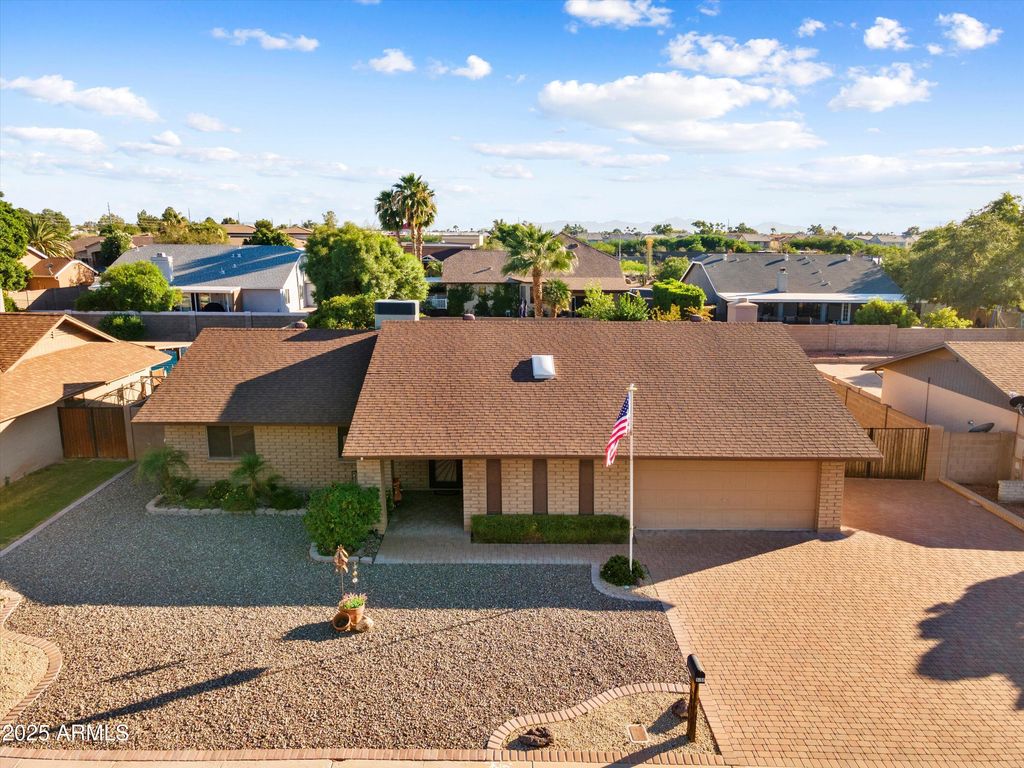 Image 1 of property listing at 5951 W CAMPO BELLO Drive, Glendale, AZ 85308