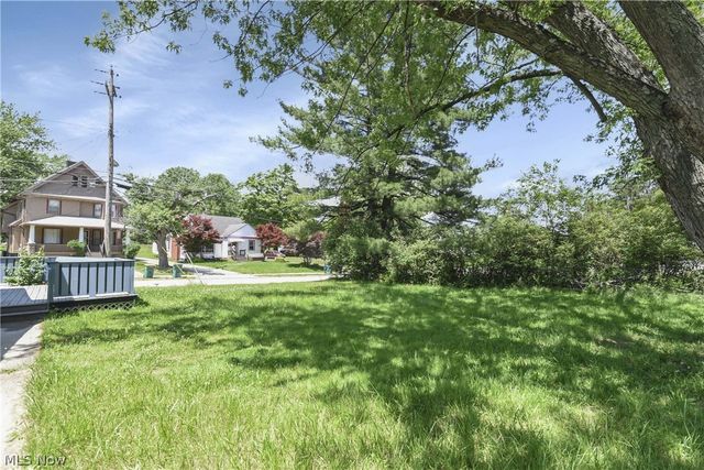 15413 Raymond Street, Maple Heights, OH 44137