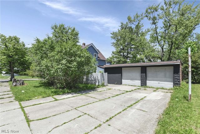 15413 Raymond Street, Maple Heights, OH 44137