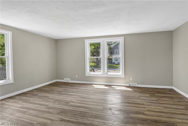15413 Raymond Street, Maple Heights, OH 44137