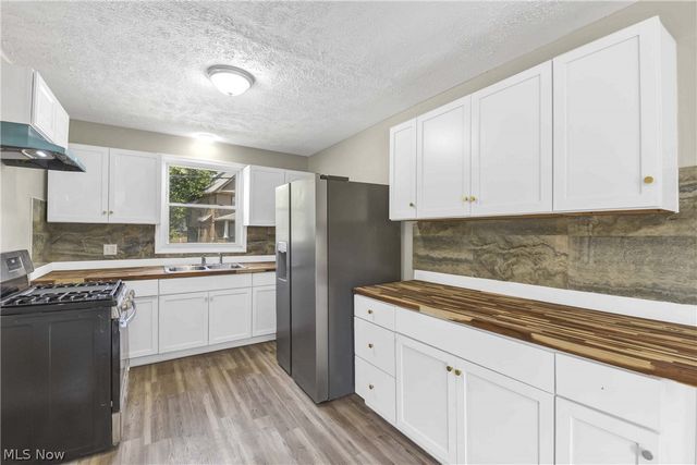 15413 Raymond Street, Maple Heights, OH 44137