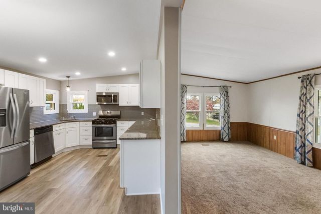 908 KELLY DR, Mount Wolf, PA 17347